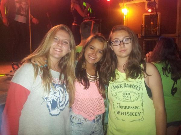 ElsaS99's tweet photo. Muchas gracias por este veeerano, espero q se repita el que viene, os adoroooo 😍 http://t.co/sqTEzXIPBg