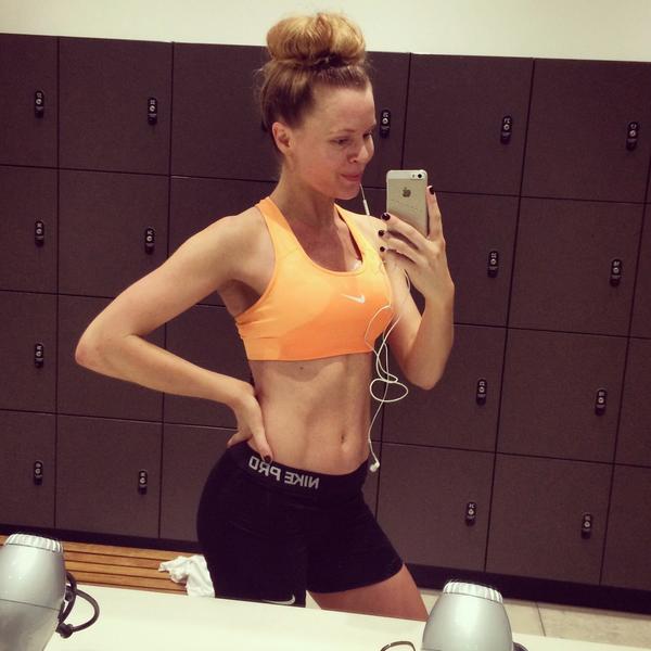kateheussler's tweet photo. #6w2s #fitness testing complete 💪💦🔥👙 Sweating up a storm!! #fitspo #6weeks2sexy @nikeprotraining @nikewomen http://t.co/Kjzg5abYt2