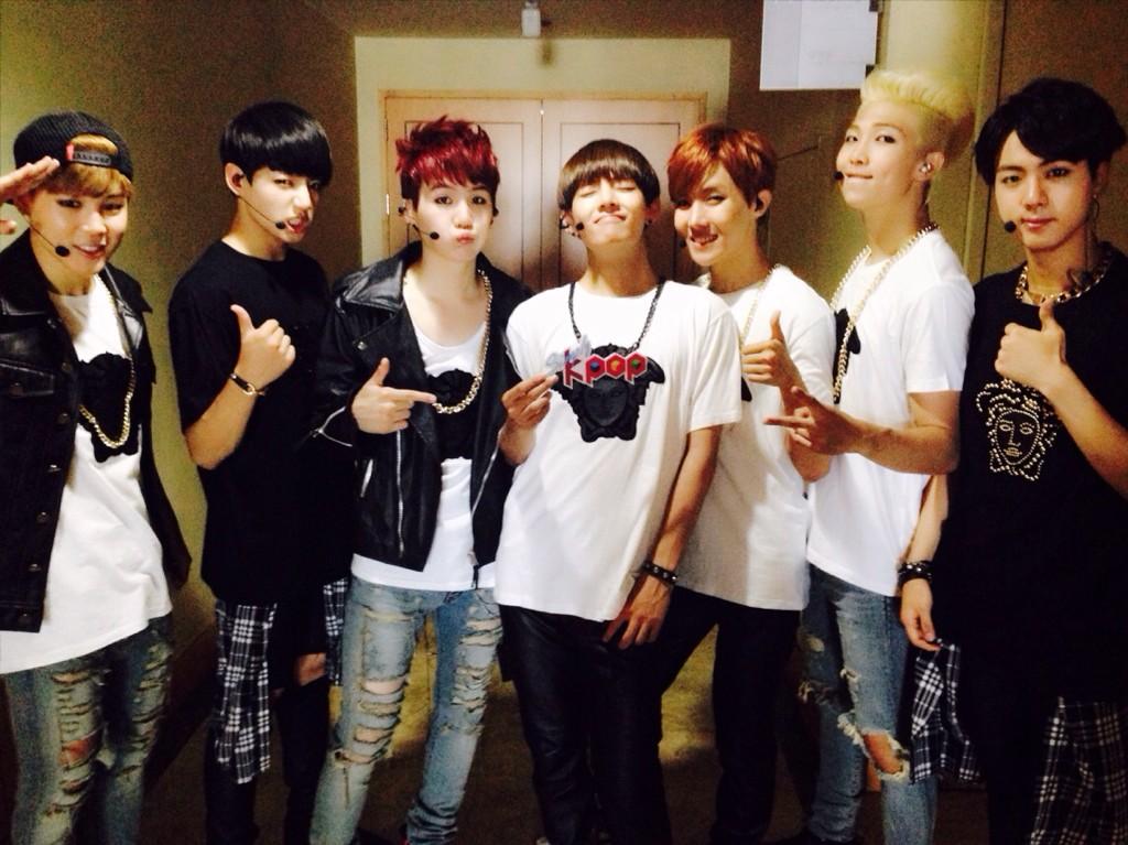 [Picture] BTS at Simply Kpop Twitter [140911]