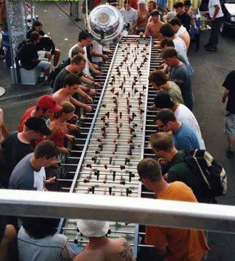 voetbalzonenl's tweet photo. Als je aan deze tafel weet te scoren met je verdediging, ben je wel een echte baas! http://t.co/ifypFhbOQb