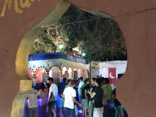 KabilaMudejares's tweet photo. Murcianos Kabileños y fiesteros así se las gastaron anoche en @KabilaMudejares Hoy fiesta #NocheMora y Paparajotes http://t.co/rhmOk5LMns