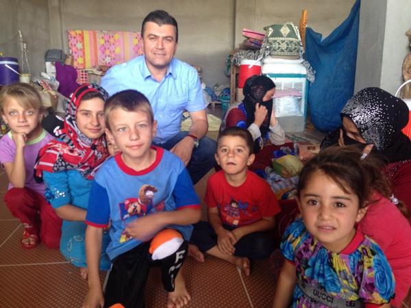 Erbil ile Musul arasında,savaştan kaçan aileler dükkanlarda perişan halde yaşıyorlar...