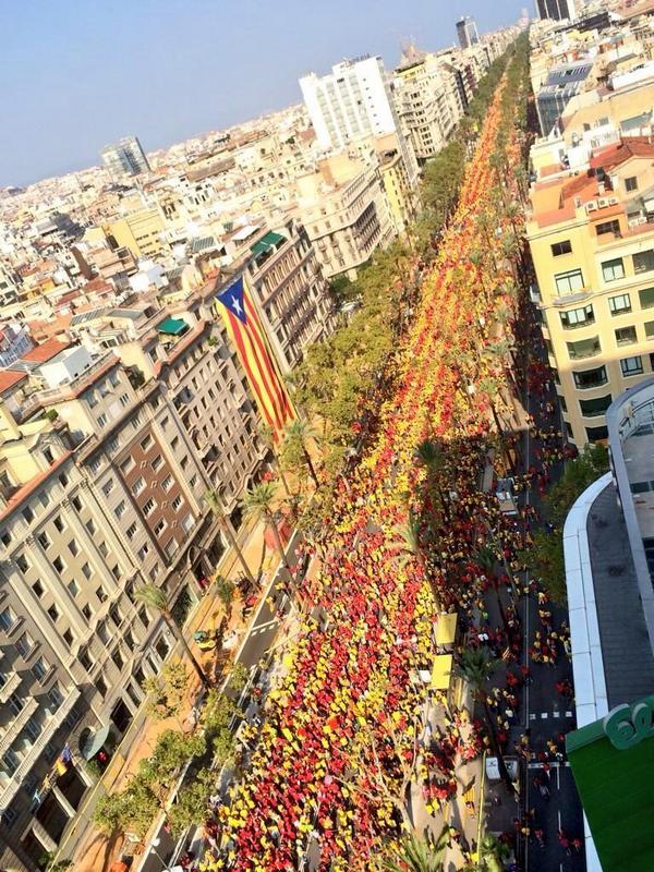 Arturo_Sarukhan's tweet image. 7 days till #Scotland's referendum; demonstration in #Barcelona now in favour of #Catalonia referendum #Diada2014