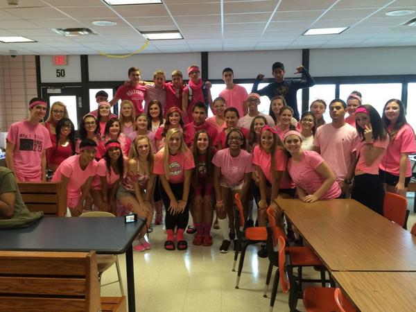 sweethomeaclc's tweet image. Seniors looking great in pink! #SpiritWeek2014