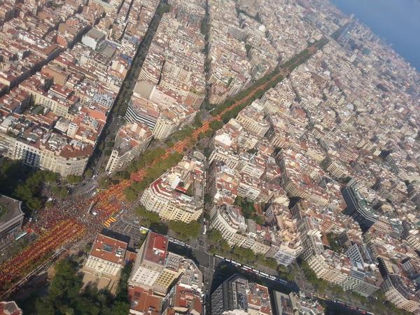 15MBcn_int's tweet image. 2 main avenues in #Barcelona packed with people demanding the right to decide #Diada2014 #11S2014 #indyref
