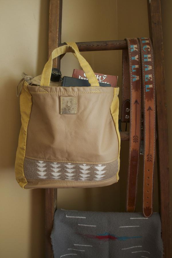 OldFortStore's tweet image. Looking for the perfect bag? Now available: this amazing two-way tote by Blue Collar Textiles: bit.ly/X2rjfK