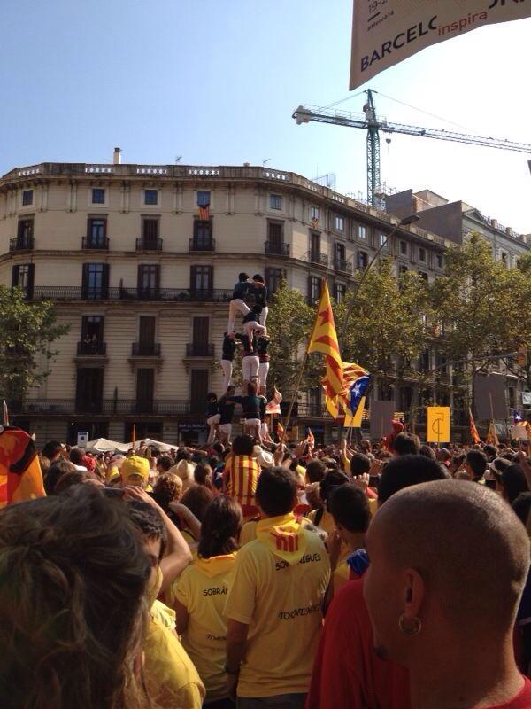 escaldats's tweet photo. els tres castells d'avui a la V 4d6 3d6 3d6a #castellers #caldesdemontbui #tram63 @ANCaldesmontbui #Diada2014 http://t.co/vEV099RI7X