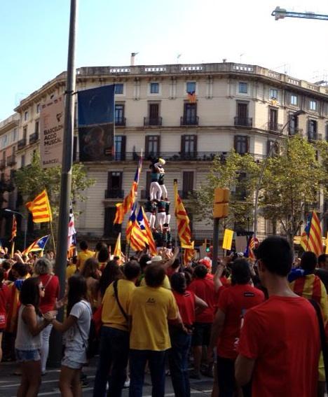 escaldats's tweet photo. els tres castells d'avui a la V 4d6 3d6 3d6a #castellers #caldesdemontbui #tram63 @ANCaldesmontbui #Diada2014 http://t.co/vEV099RI7X