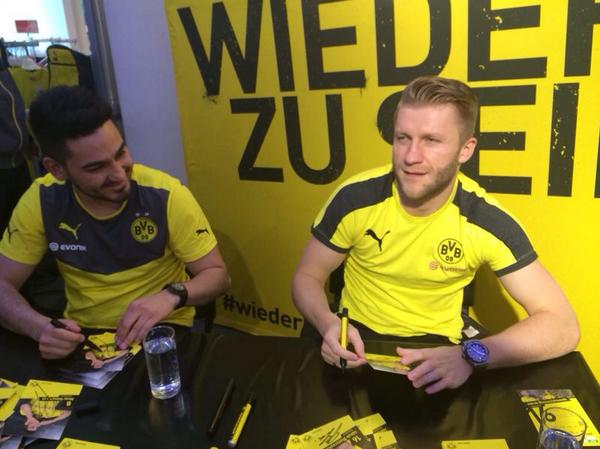 Vik_toria08's tweet photo. Hach, Kuba ๐ญ!!! Gute Besserung // Get well soon!!! @BVB ๐ #EchteLiebe #GetWellSoonEverybody http://t.co/g0uMQOq7o7