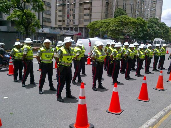 dirgeneralsucre's tweet photo. Re lanzamiento de la Policia de Transito en el municipio Sucre http://t.co/Y6ILN4suVz