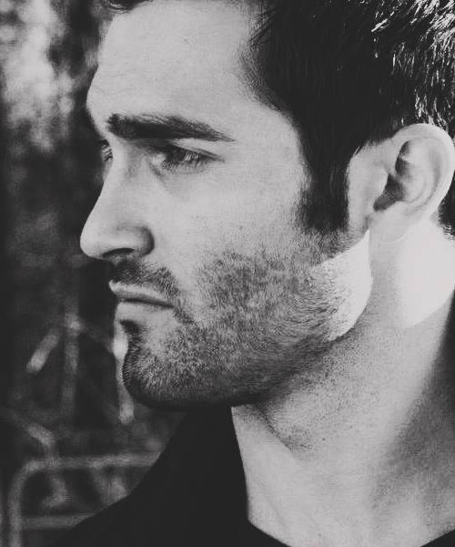 Happy Birthday Tyler Hoechlin!      