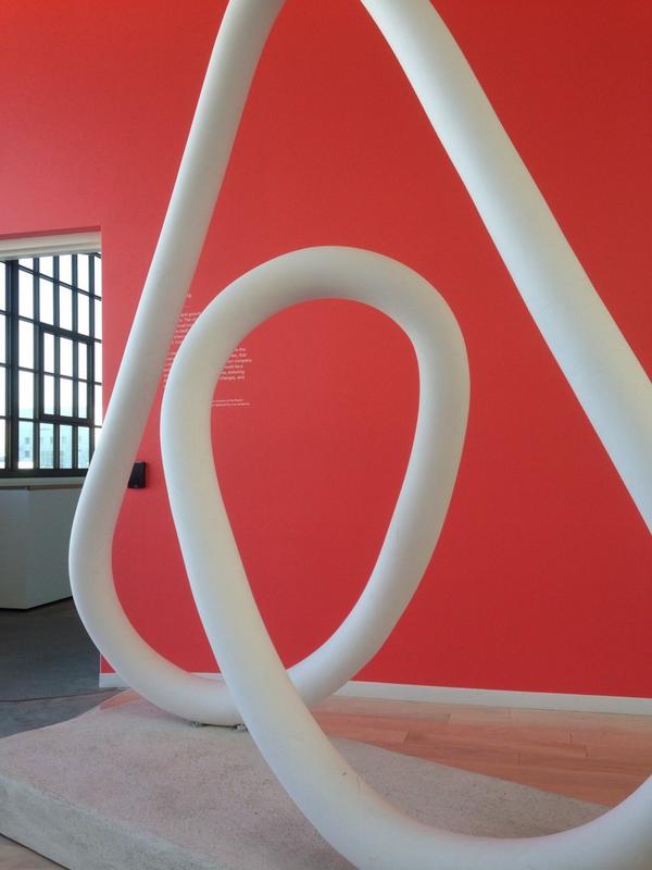 HerrColonel's tweet photo. from an inflatable bed in NYC to $10bn enterprise #airbnb #digiMBA http://t.co/RxOlztisS5