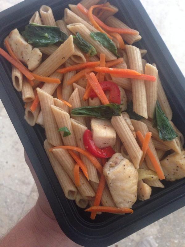 eafest's tweet photo. Super lunch healthy y sabroso de @lean4fit porq los musicos tambien comemos bien. http://t.co/xZ4W2XIlNn