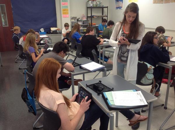 MikeBrown_FM's tweet photo. Spanish Ss creating an iMovie to share their conversations with their T and on their blogs. #fm9 http://t.co/TfMv08sIFg