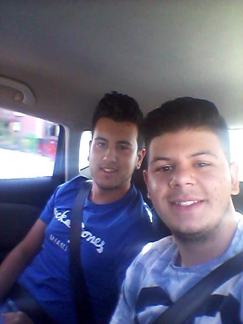 Jm23Fb's tweet photo. Aqui robando ajos con @DaviliyoCR @kiwiiking @AutoLoren_   ○_O http://t.co/26mPs7uZxd