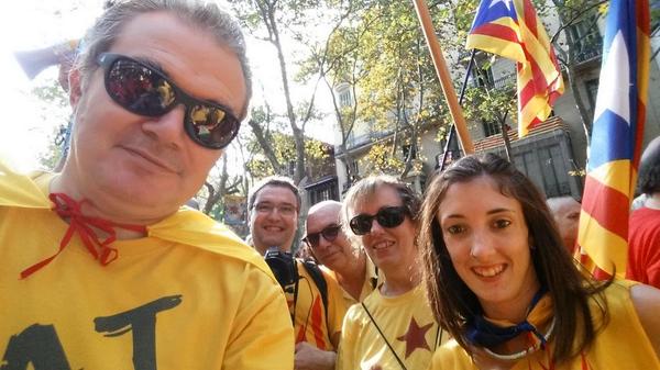 BntBot's tweet photo. A la #ViaCatalana2014 #tram50 #franja5 de la #V Barcelona #11s2014 #araeslhora http://t.co/6dcgrp1JQb http://t.co/FqkqUpy1Br