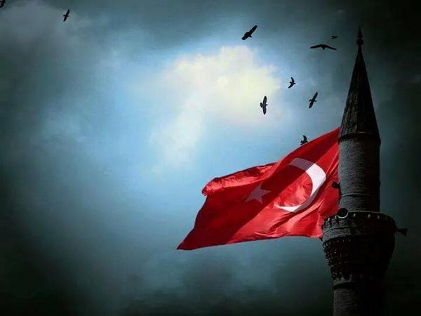 EZAN SUSMAZ BAYRAK İNMEZ !