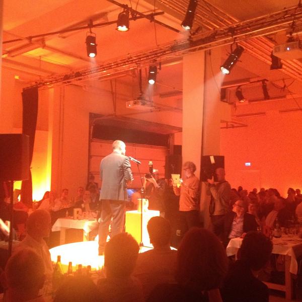 Bjarne Corydon afslører vinderen  af #RENOVERprisen...tillykke til diamanten!!!