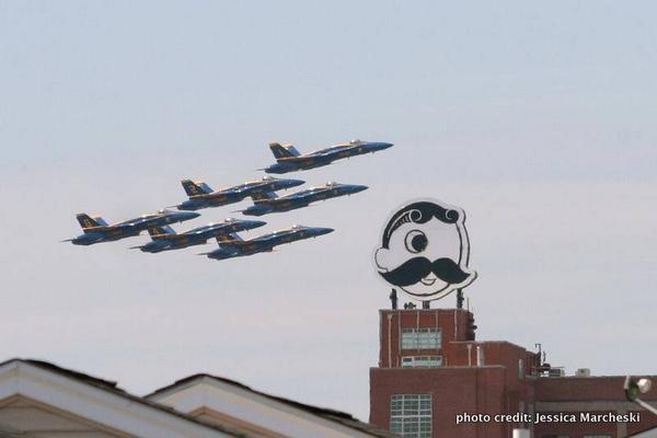 StarSpangled200's tweet photo. RT @BaltMediaBlog: PHOTO: One of the best shots of the Blue Angels in SE #Baltimore. #StarSpangled200 http://t.co/0jzqPbDzMs