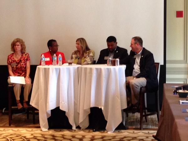 NickelWorks1's tweet photo. Great job by my mentor Jane Hayse of @AtlantaRegional on moderating the @2014RLI "Taking It Home" session. #2014RLI http://t.co/gNMTOvmGc9