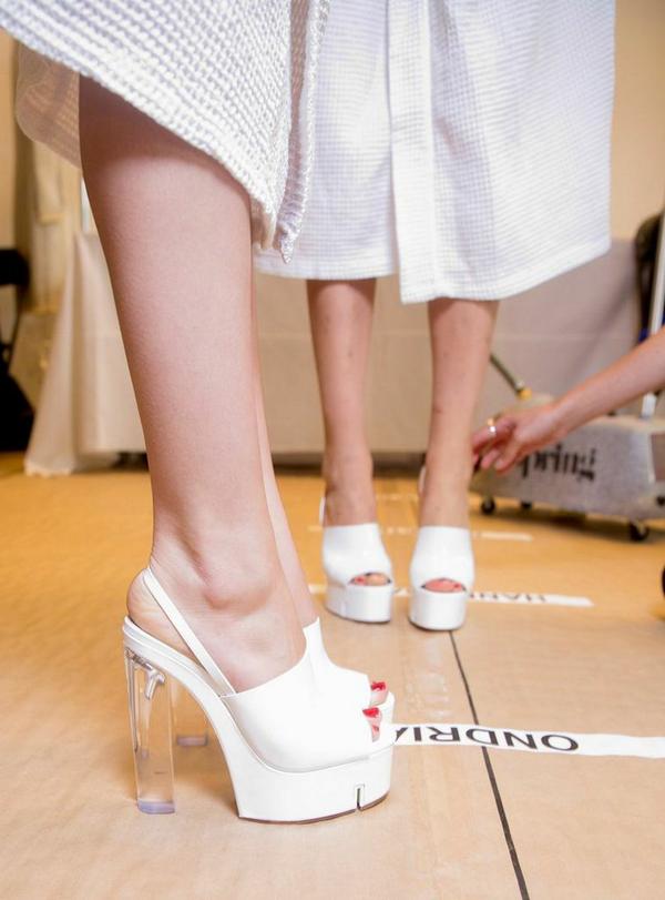 spoor Om toevlucht te zoeken mooi zo calvinklein on Twitter: "Modernist appeal. Shoes from the S15 Calvin Klein  Collection. #calvinkleinlive #nyfw http://t.co/jlxsTyXo1g" / Twitter