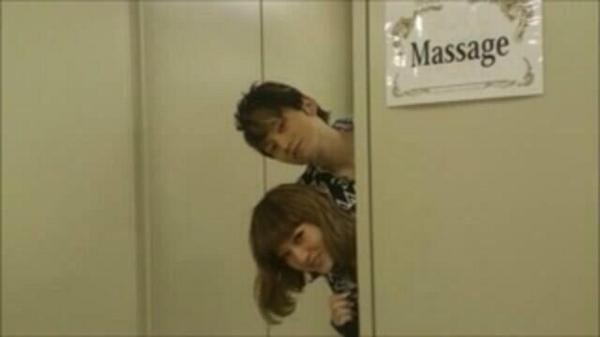 AAA_Moso's tweet photo. 伊「早く告白しちゃえ！」にやにや
日「お！いけいけ！」
伊「がんばれーっ！」
日「こっちまで緊張するｗｗ」
伊「ちょっと押さないでよｗｗ」
日「ごめんごめんｗｗｗ」

告白現場をこっそり観察してる2人。 http://t.co/TAXPi1ZXTg