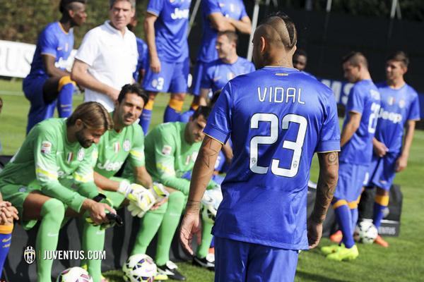juventusfcen's tweet photo. This season's second strip also made an appearance during this afternoon's photo shoot! Is it to your liking? http://t.co/wluwrBj2Q8