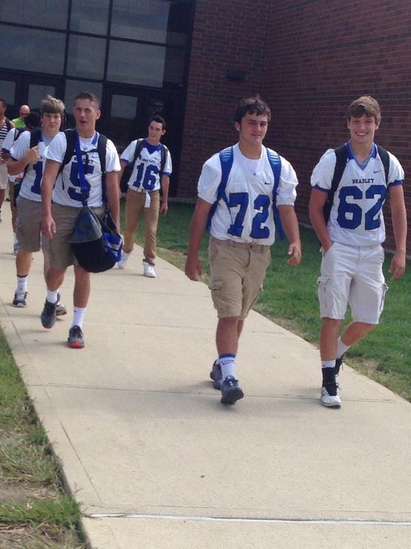 HBHS_TheJungle's tweet photo. Good luck to the freshman Jags #JuiceOrange 🍊🏈 http://t.co/nEORZpHbcx