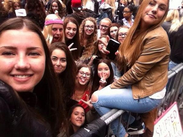 DUTCHGAVINATORS's tweet photo. @gavinontour DO YOU REMEMBER US?  we are your first fanbase #TeamGavin #Gavinators http://t.co/ghpHh6g0hp