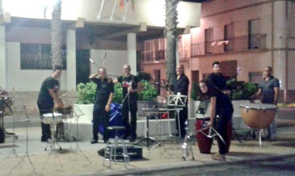 Ja estem a Càrcer muntant els instruments per al concert. En una horeta comencem, vinga animeu-vos!!!!