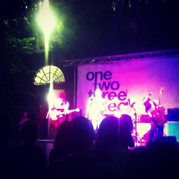 ArtInTimeMag's tweet photo. Suono, bevo e me ne frego! Parola dei #karavans! #reset6 #musicaorizzontale @_resetfestival http://t.co/qmPS5olf86