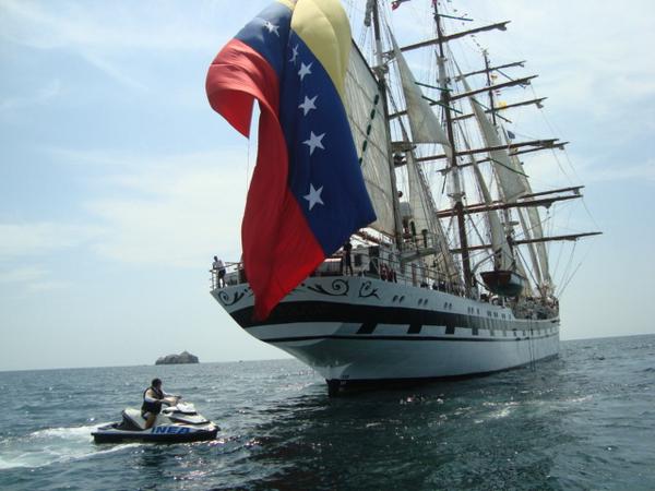 inea_venezuela's tweet photo. INEA y la Armada Bolivariana integrados en el resguardo de nuestra Patria Marítima, nuestro territorio Azul http://t.co/VvzSGPwpsX