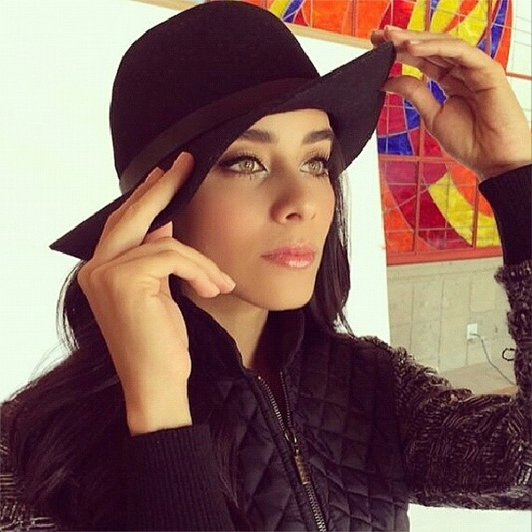 FanDeErickYEsme's tweet photo. #SusOjos #SuPersonalidad #SuTrabajo #SuSencillez y mas!! #EsmeraldaPimentel #AmoAMiIdola 😊 Cc @MMStylingMedia http://t.co/PlgJsfBEsK