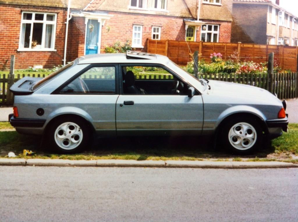 Ford Escort XR3i Nimbus Grey Ford Escort XR3i Nimbus Grey