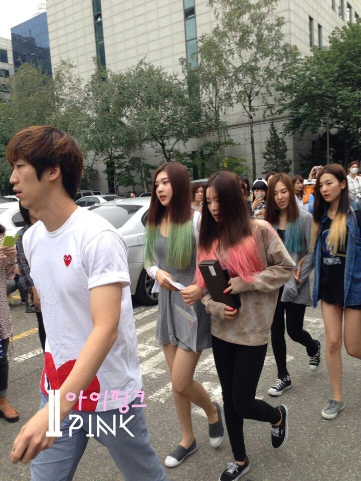 BxS8SdMCUAEpou5.jpg:large