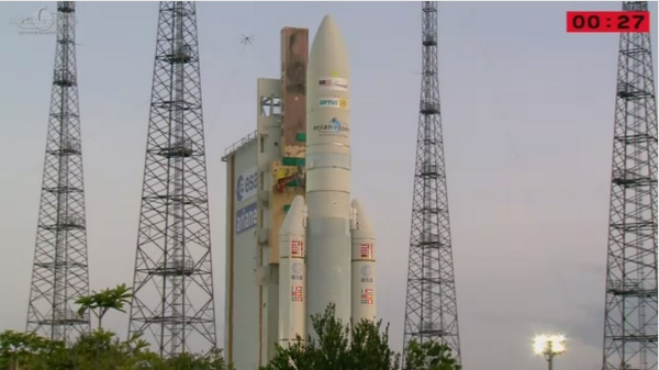 SpaceUp_FR's tweet image. RED at T-27s! #Ariane5 back to T-7min mark, again...