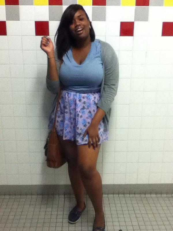 Amberkayeee_'s tweet image. school💜 #offguards #badcamera😘