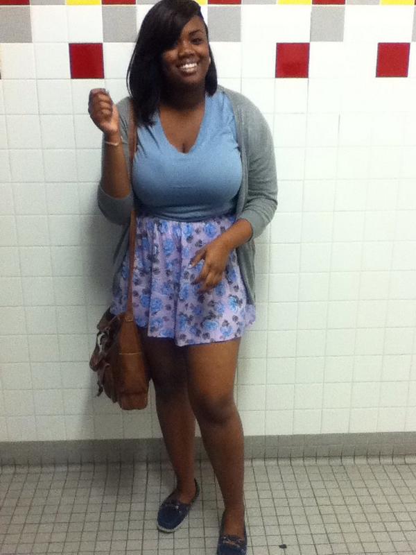Amberkayeee_'s tweet image. school💜 #offguards #badcamera😘