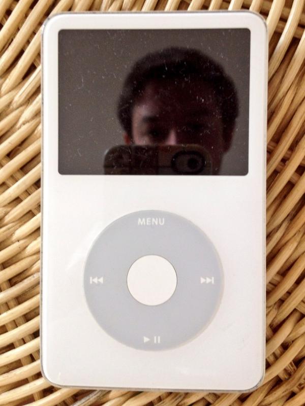 gario79's tweet photo. Come te non ne fanno più.
#RIPodClassic #Apple #ipoddead http://t.co/BsNmFOG4Mv