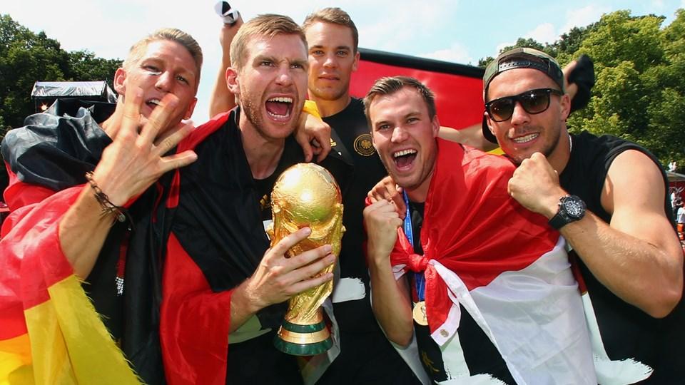 Happy birthday Per (30), (38), Wolfgang Overath (71) -  
