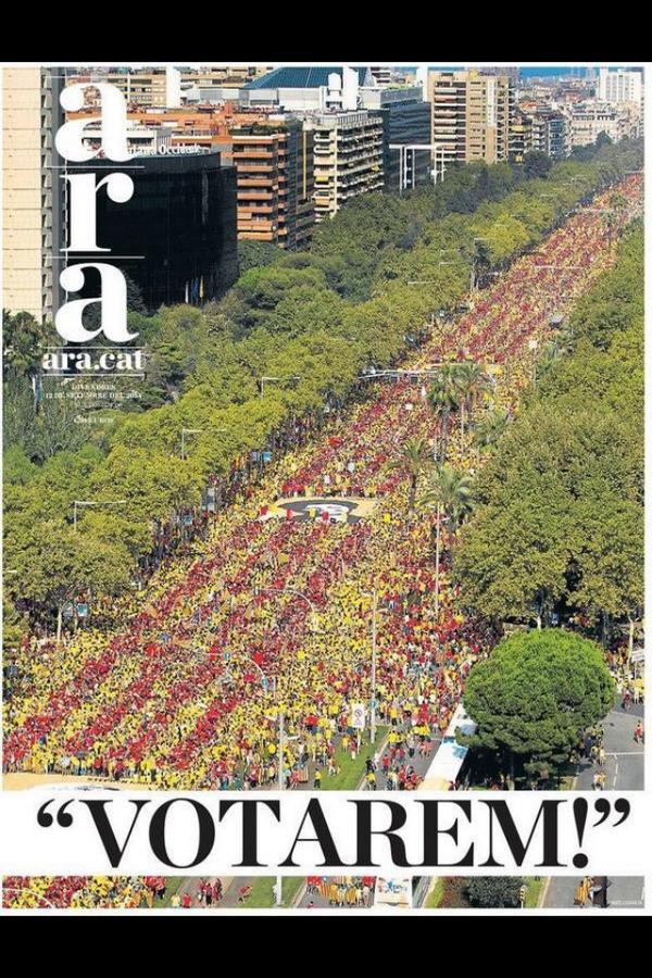 jordi_pons's tweet photo. Moment per veure com són les portades dels diaris l'endemà del #11S2014 http://t.co/2N55OKBJIU