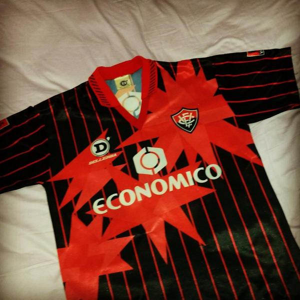 danielmpr's tweet photo. #bateboladenim E. C. Vitória 1995 http://t.co/YpnMvfbCqX