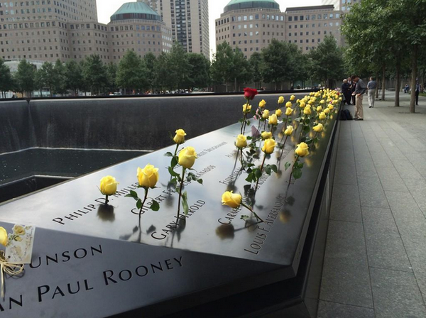 lifeofablondee's tweet photo. a tribute of roses at the 9/11 Memorial today #911anniversary http://t.co/y22U3h5ZHB
