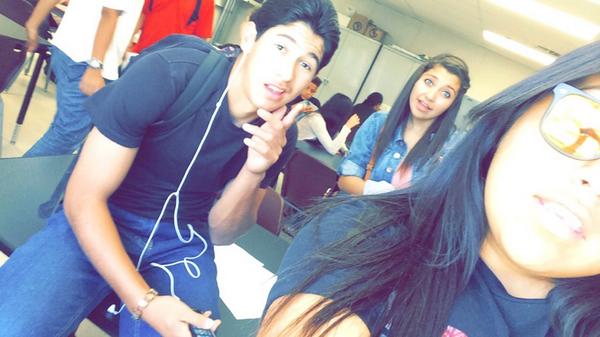 angiiie__'s tweet photo. HAPPY BIRTHDAY NANDO ☺️🎁🎉🎊🎈#againlol http://t.co/0XubQguAmM