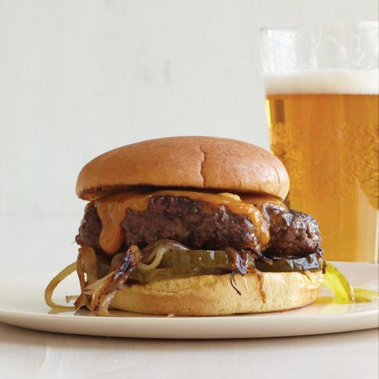 foodandwine's tweet photo. What’s your burger personality? Find out: http://t.co/Dv53Vqh1Ni http://t.co/TPb5cX33Hx