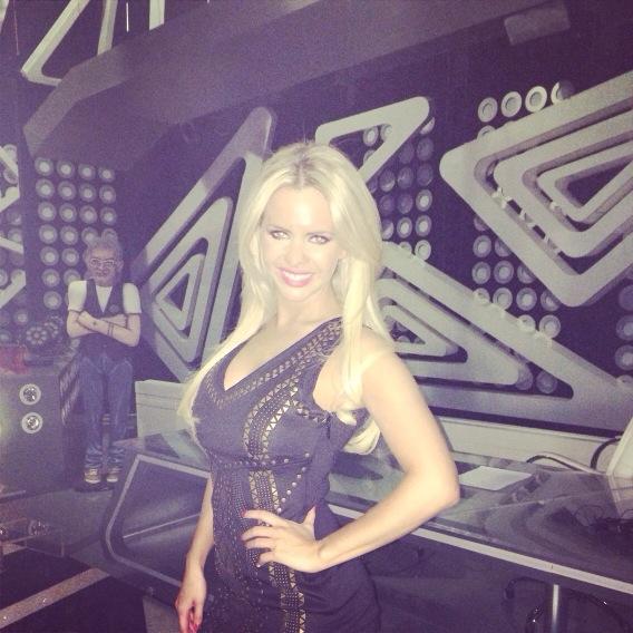 Hoy en @BenditaOk súper bronceada gracias a @BSASBRONZE!! Caribe total! Jajaja http://t.co/OukPYhoce