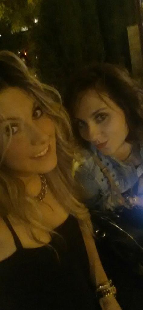 _sariitta's tweet photo. Buen concierto de bisbiiiii!!! #conlahermanis #loveyou @guita_89 http://t.co/fRyCVeP31M