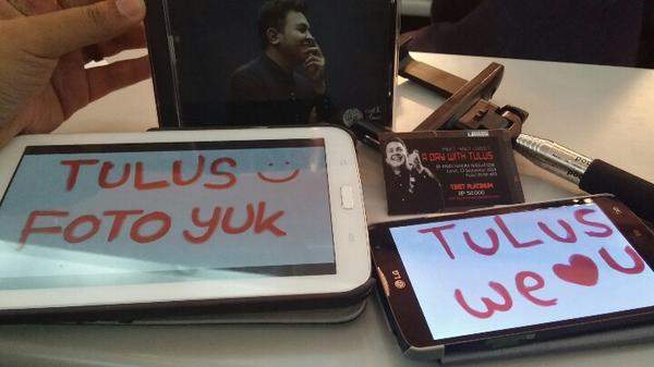 How lucky I am, thank you so much ♥ <a href="/tulusm/">Tulus</a> <a href="/musiktulus/">Musik Tulus</a> <a href="/wardahbeauty/">Wardah Beauty Official</a> @BEM_FEM_IPB <a href="/ADW_TULUS_IPB/">A DAY WITH TULUS IPB</a> #MnGTULUS