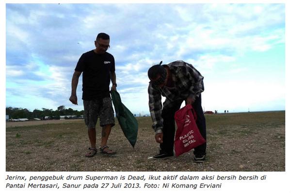 ForBALI13's tweet photo. @SoundbwoyDodix & @JRX_SID jadi pemulung, sampahnya di Recycle oleh #EcoBali. #AksiNyata #TolakReklamasiTelukBenoa http://t.co/3ZnwTMnksn