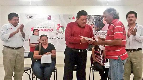 micksunarylee's tweet photo. Gira #Champotón #ProgramasSolidarios #IntegraciónSolidaria #LaCanchaesdeTodos @ferortegab #ProgramasqueTransforman http://t.co/toclg7y1og